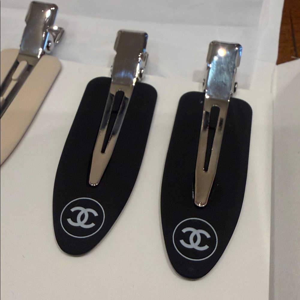 CHANEL Hair Clip Trio - Red, Cream, Black - Picture 8 of 10